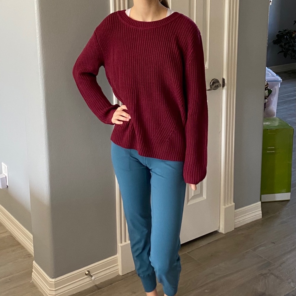 Francesca’s sweater maroon size small